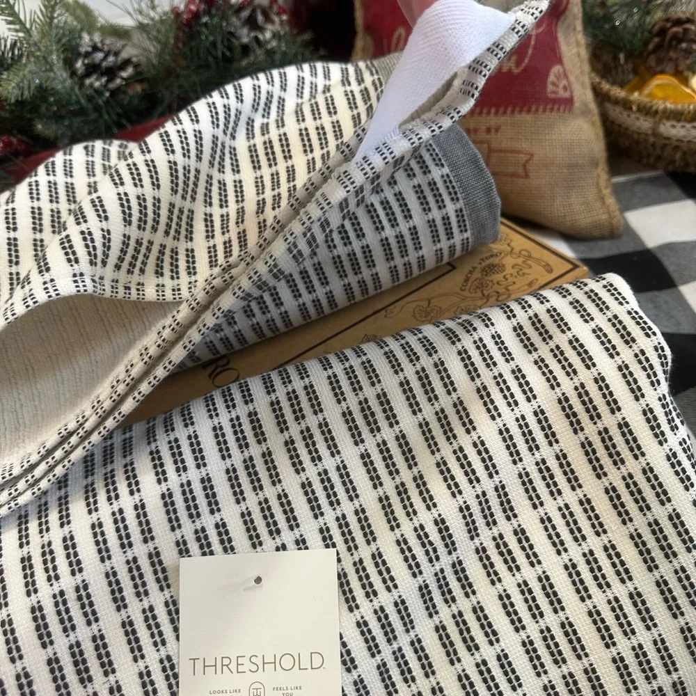 New Threshold Luxury Bath Towel Set Modern Pinstripe 2 30x50 Bath Hook Loops